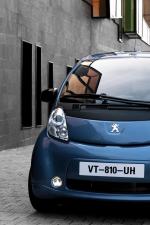 Peugeot iOn 2011 года